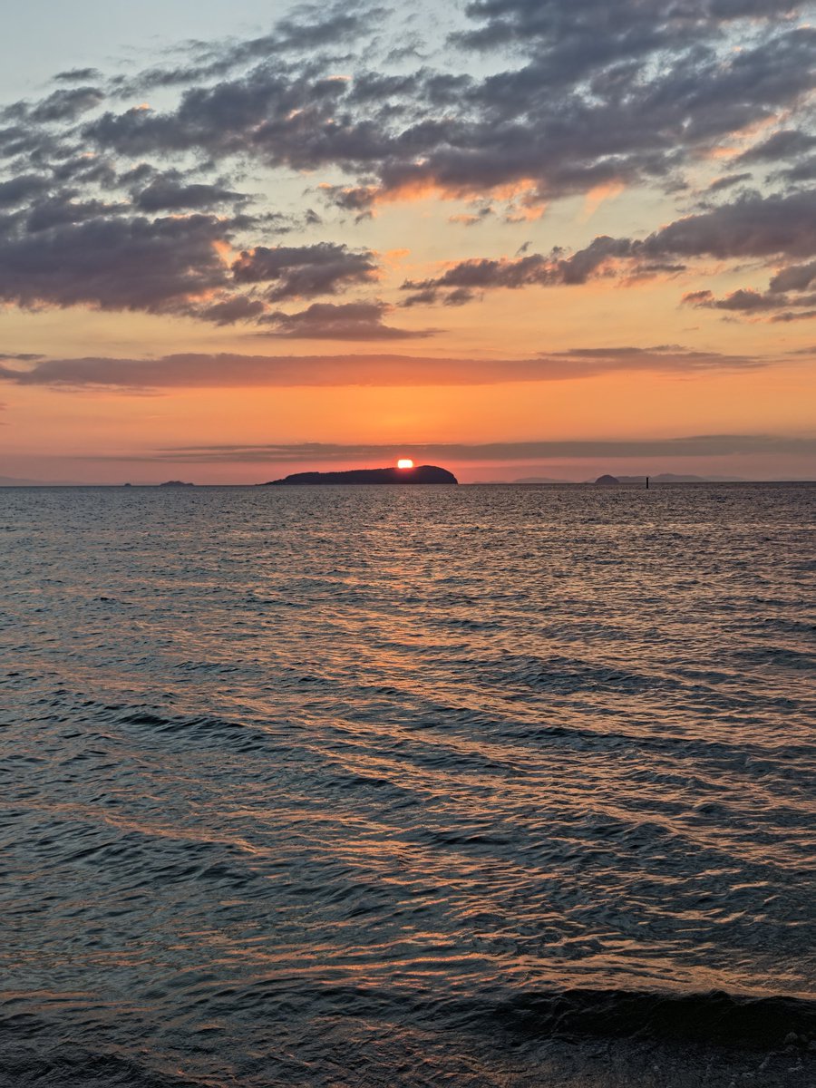 Ai_iwhs's tweet photo. これが…日本の渚100選に選ばれた香川県観音寺市の有明浜だよ♡ https://t.co/Q0v2LvaEDx