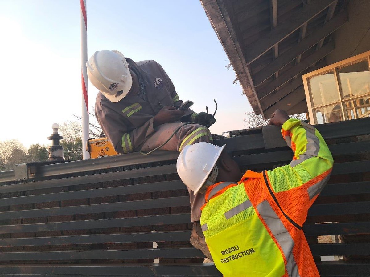 WozoliC's tweet photo. Just a normal day at work and we love ❤️  it here #wozolicontractors 🚧👷‍♂️✔️

With Wozolicontractors your Success is guaranteed 👌 💯 https://t.co/ddz6KkGFfP