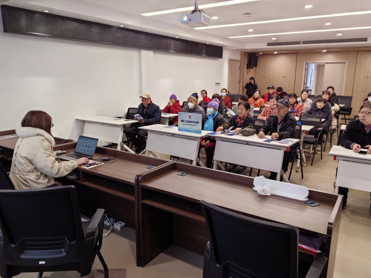 LeoneCaudi8i's tweet photo. Just wrapped a great 3-hour workshop on digital marketing strategies for small business owners! Learned so much from the expert speaker, and can’t wait to apply the new tactics at my work. #MarketingWorkshop #ProfessionalDevelopment https://t.co/j3EmJCHdrC