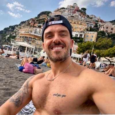 gatoDeluXe_'s tweet photo. #NuevaFotoDePerfil Positano ❤️.     Que bien se está de vacaciones joder #Vacancy https://t.co/tfyR6JncX8