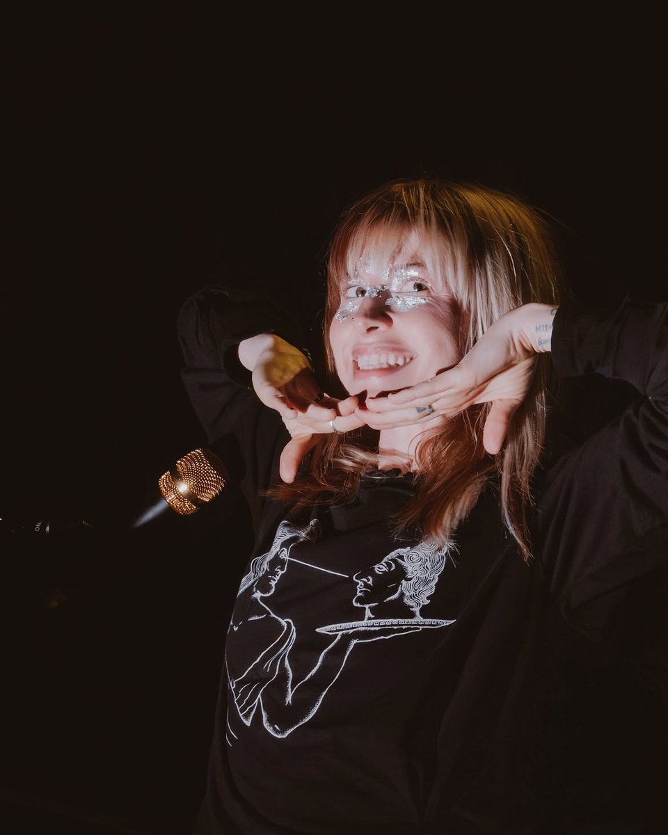 paramorebrasil's tweet photo. Hayley Williams em Cincinnati, em fotos por Alyssa Bardol 📷 https://t.co/PVKhDUe495