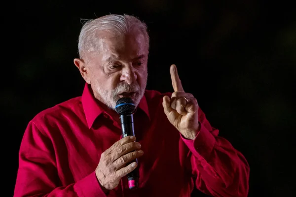 Metropoles's tweet photo. 🗳️ ELEIÇÕES | Meta restringe anúncios de Lula a 10 dias do 1º turno; campanha recorre

Coligação pede restabelecimento da conta usada para realizar os anúncios oficiais da campanha em até 6 horas https://t.co/PhtMzesnJ4