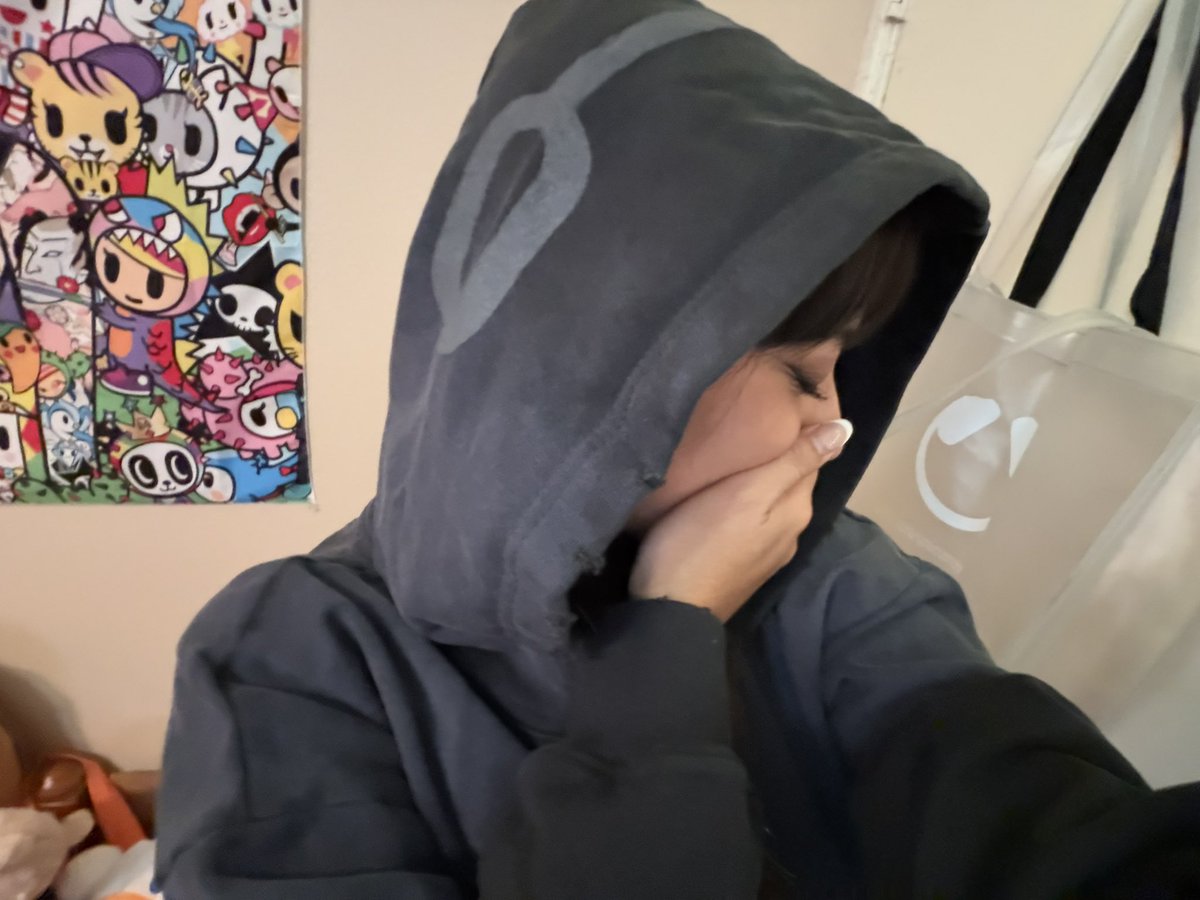 poseyves's tweet photo. U should always give your Twitter mutuals your address so they can send you Tour merch and Other Various freebies https://t.co/cDuhlAmuLl