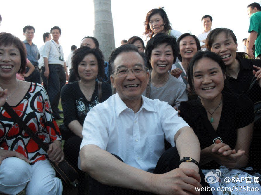 WenSam1942's tweet photo. 每天单单只是看着温家宝的图片我都会有股淡淡的哀伤。 https://t.co/SiHc3Km5H7