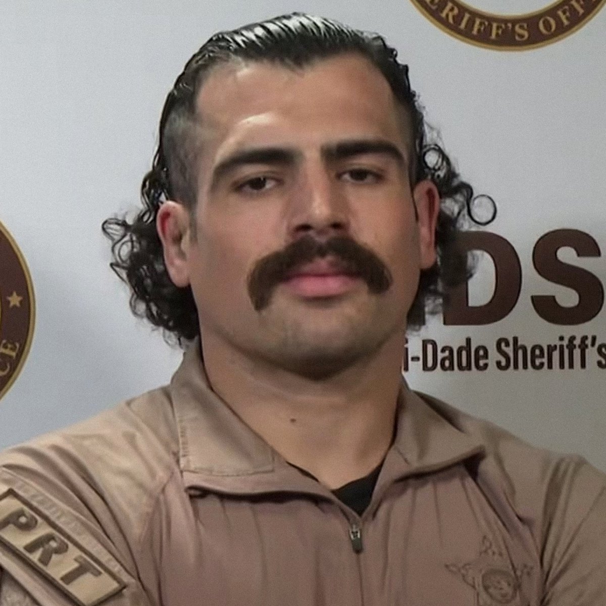 HappyPunch's tweet photo. Miami police officer Luis Hernandez is fighting convicted felon Sedriques Dumas at UFC Vegas 121 this weekend 

Insane matchmaking 💀 https://t.co/Q5ak1ncxMm