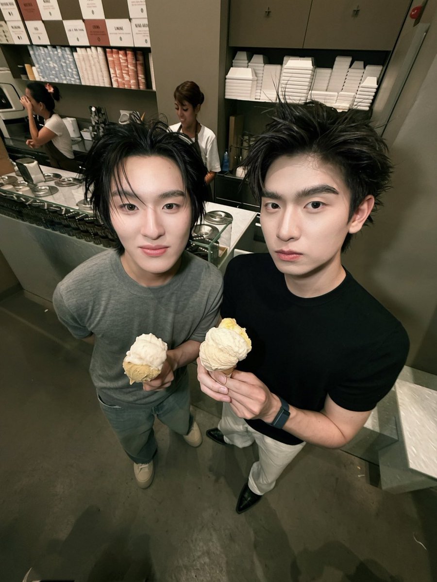 kongjiro_th's tweet photo. thomaskong and their ice cream dates all over the world 🥹🍦🌎 https://t.co/0oV4o4drNf