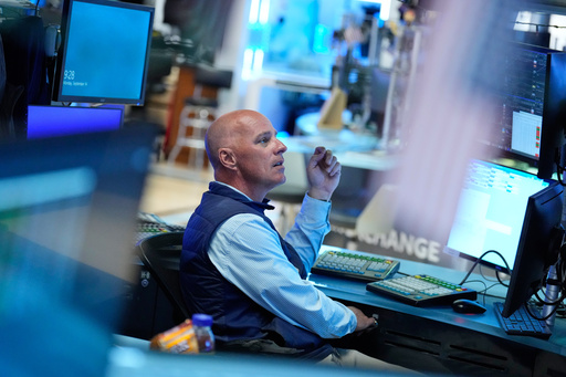 antiDOKA's tweet photo. US stocks slip after the bond market keeps up the pressure and oil prices #stockmarket #OilAndGas https://t.co/zkx7ZKRZBE