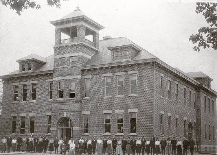 LiterateIndy's tweet photo. Loogootee High School, Loogootee, Indiana, 1906.

(Indiana Historical Society) https://t.co/Z1z7ahGPS6