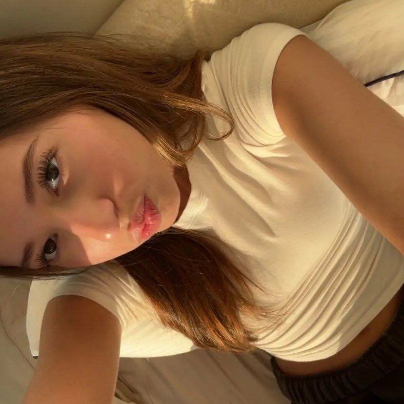 jessydbrk's tweet photo. Can i see ur dc!!kkkkkk ??(serious asf)😭😭📷📸 https://t.co/hYfPUdxeRB