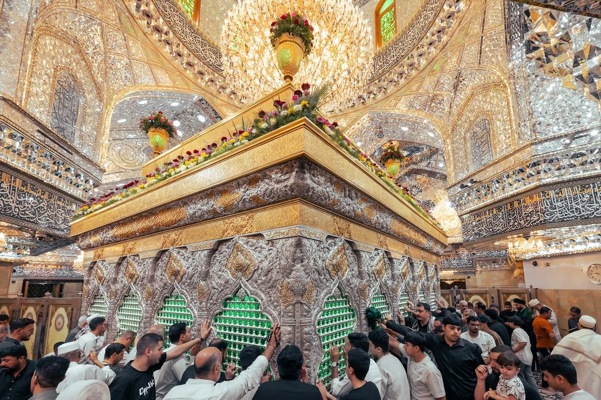 sajjad_442's tweet photo. •من همان خسته‌ی بی حوصله‌ی غم زده ام ..
آدم بد قلقی که رگِ خوابش حرم است =)♥️.
#شب_زیارتی https://t.co/WUis4dKTqK