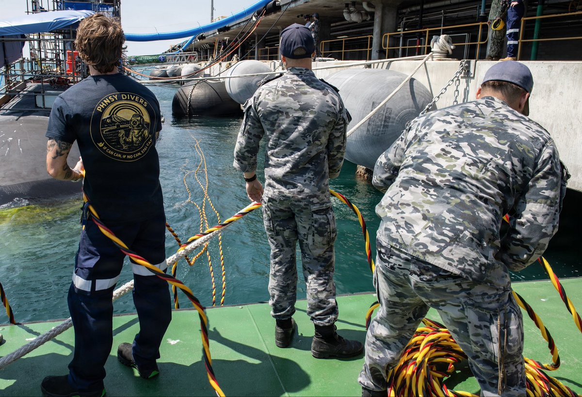 PHNSYIMF's tweet photo. @Australian_Navy divers are crushing training at #PHNSYIMF!

Hands-on work for @USNavy Virginia-class subs builds the joint maintenance &amp; sustainment skills needed to support a modern submarine fleet under #AUKUS.

Together, we keep our fleet #FitToFight.

https://t.co/9zqLvzg5Se https://t.co/hRw96XKjdZ