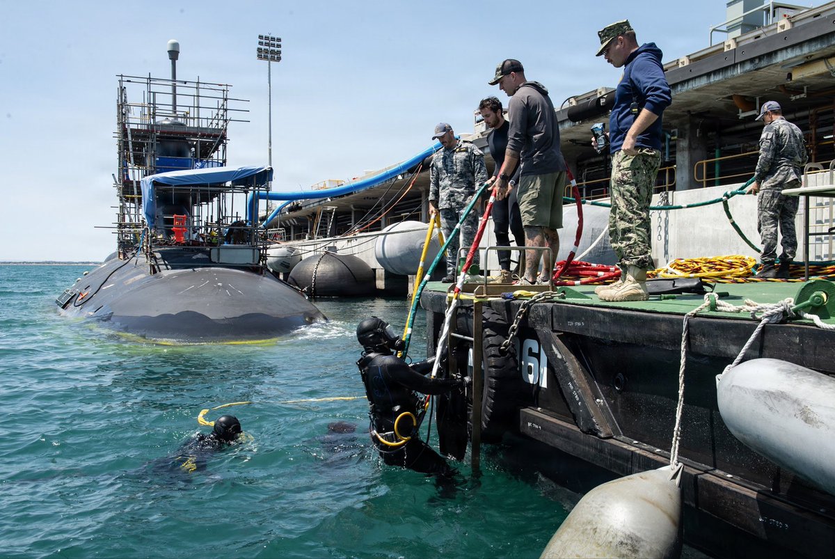 PHNSYIMF's tweet photo. @Australian_Navy divers are crushing training at #PHNSYIMF!

Hands-on work for @USNavy Virginia-class subs builds the joint maintenance &amp; sustainment skills needed to support a modern submarine fleet under #AUKUS.

Together, we keep our fleet #FitToFight.

https://t.co/9zqLvzg5Se https://t.co/hRw96XKjdZ