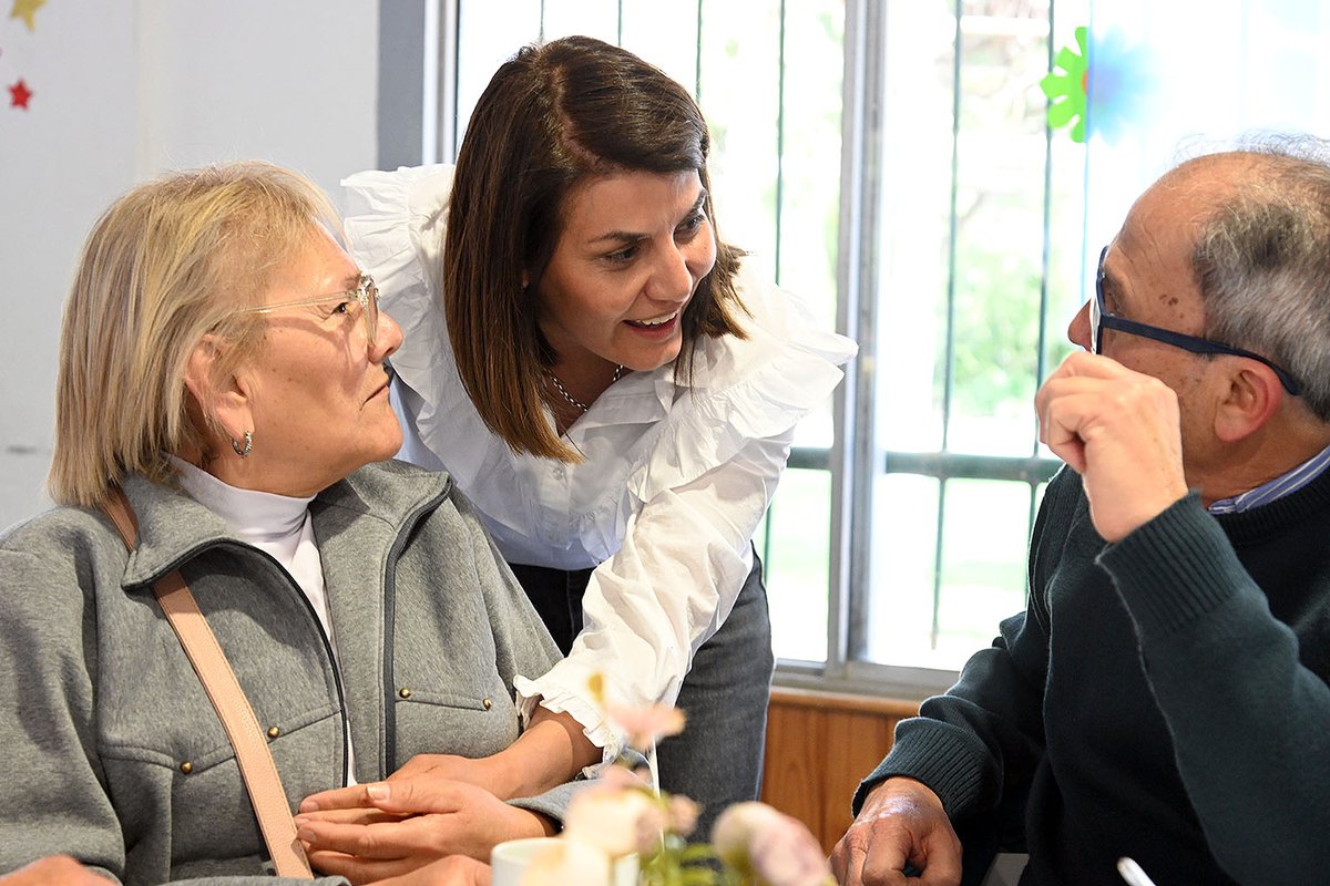 GiselaLZamora's tweet photo. Participé de un hermoso encuentro con nuestros Centros de Jubilados y acompañamos su trabajo con una ayuda económica para seguir fortaleciendo estos espacios tan importantes para nuestros vecinos y vecinas. 💜 https://t.co/jDVUvr1zzI