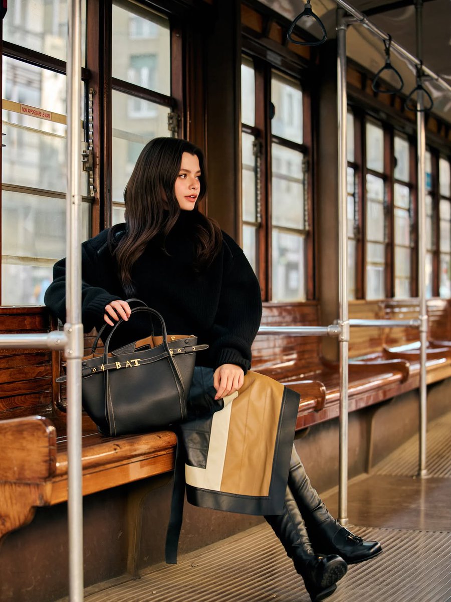 beautifulcelebz's tweet photo. Becky Armstrong x Tod's https://t.co/02SSwyeWQ2