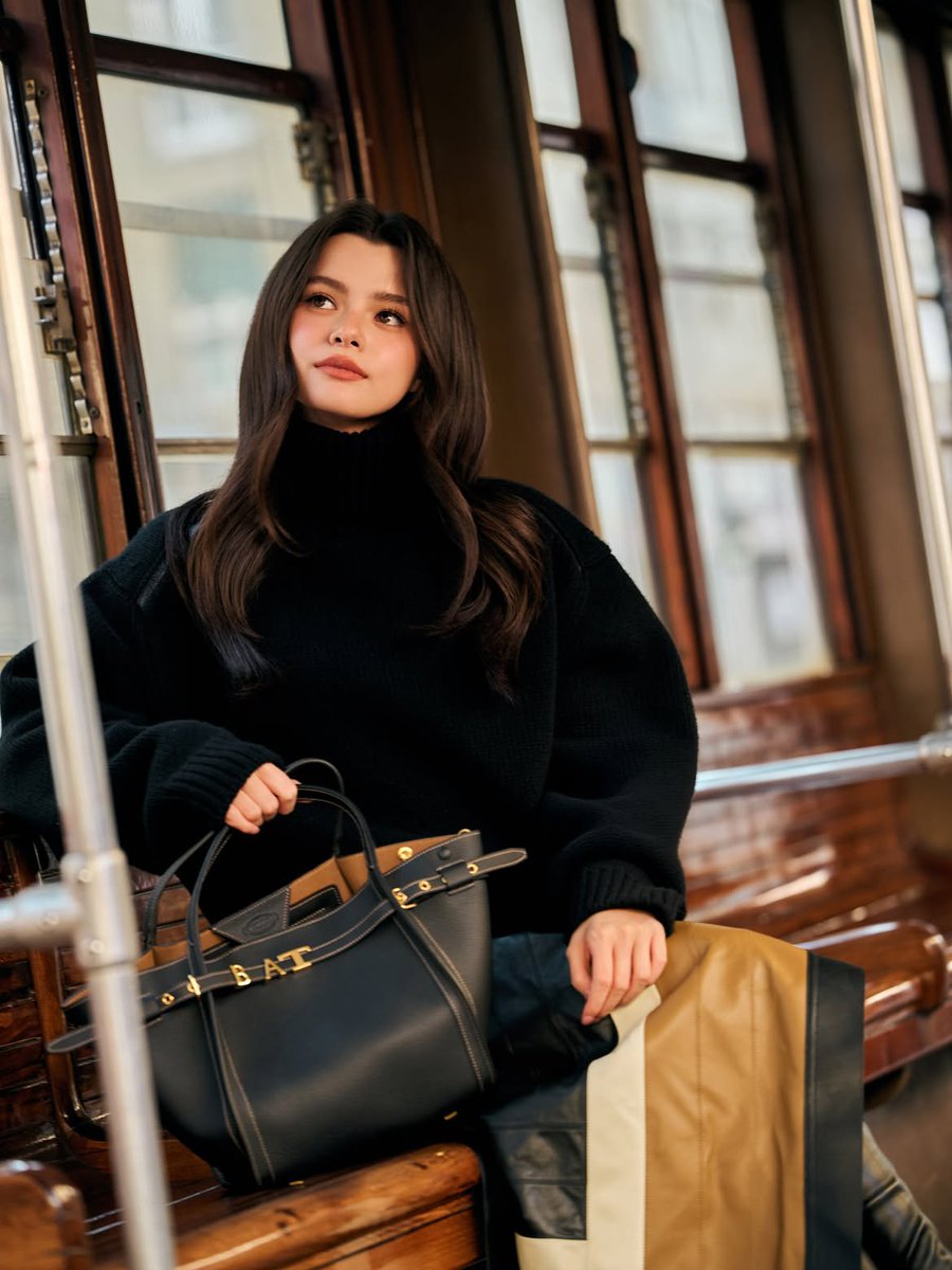 beautifulcelebz's tweet photo. Becky Armstrong x Tod's https://t.co/02SSwyeWQ2