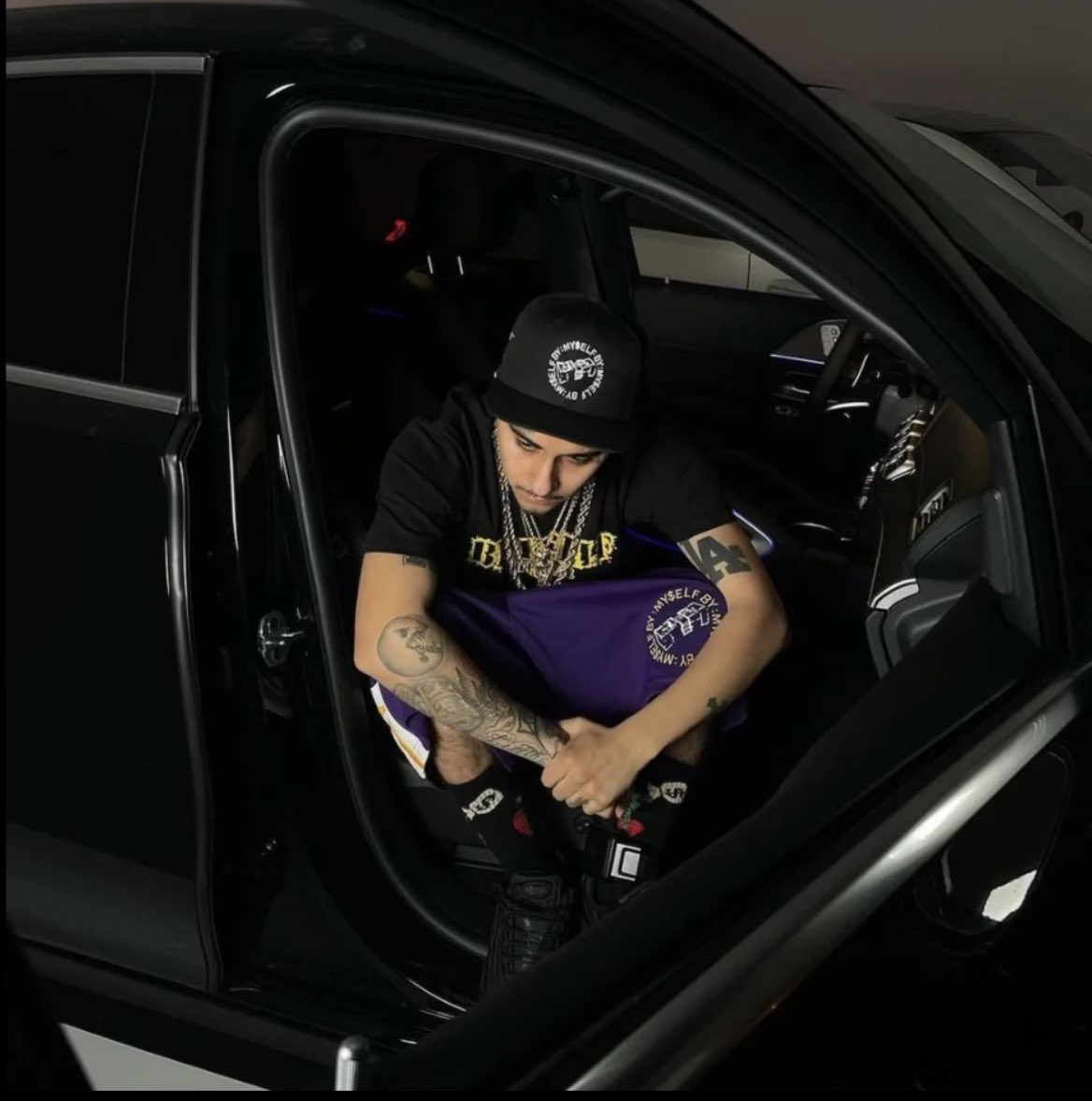 SoicyRondoo's tweet photo. Felt when suede said “ My life is hard shit is tricky but i didn’t go the other way I’m sorry if its destined Im sorry for the pain ion mean  to make you cry ion mean to put you thru this phase SHOUTOUT my bitch she keeps me sane “ 💯 https://t.co/khlmej9AZ9