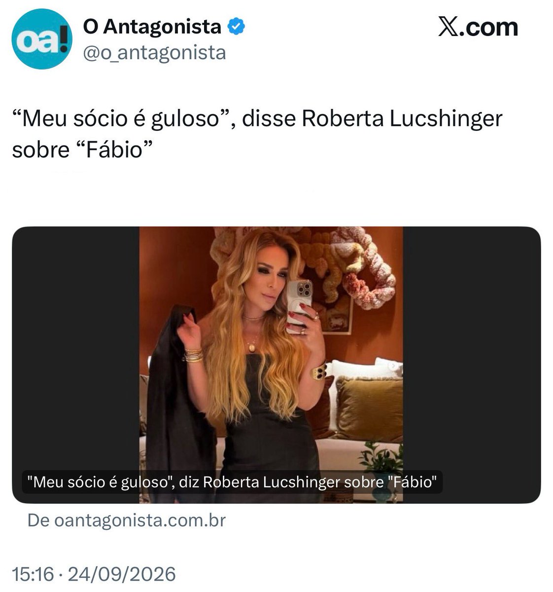 CarlosBolsonaro's tweet photo. Nenhuma busca e apreensão, retenção de passaporte, Policiais federais sobreavaondo a casa do Lula ou do lulinha, prisão preventiva….? Nada, absolutamente nada! https://t.co/FwQjfX9dot
