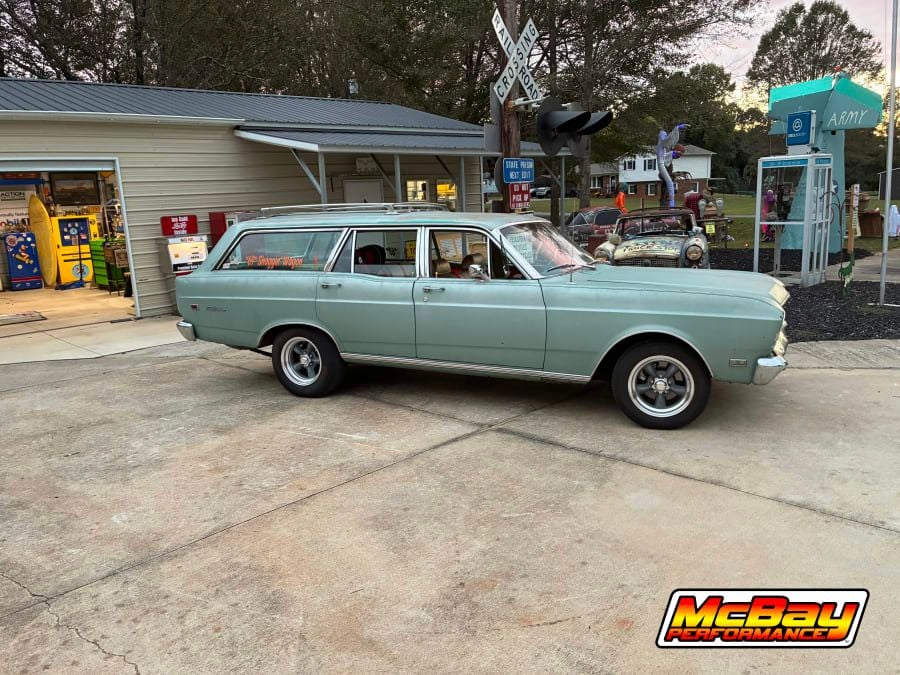 McBayPerf's tweet photo. Before and after: Larry W.’s 1969 Ford Falcon Wagon. Using SK-5014 in the third hole, he got 2.5 inches of lift. #McBayPerformance #FalconWagon https://t.co/2kbS17rxd6