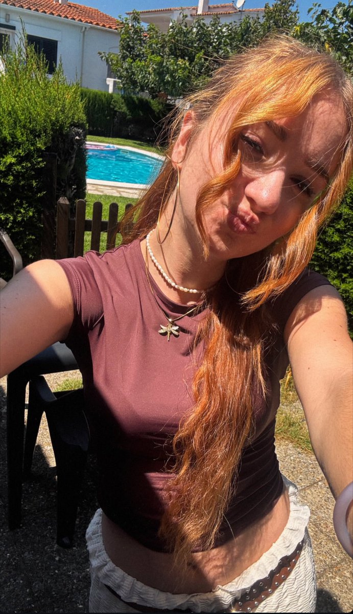 alez4k's tweet photo. Wow super dur comme question surtout entres ces deux chiennes mais Alteanne reste ma préférée https://t.co/VYjtc2vA5m