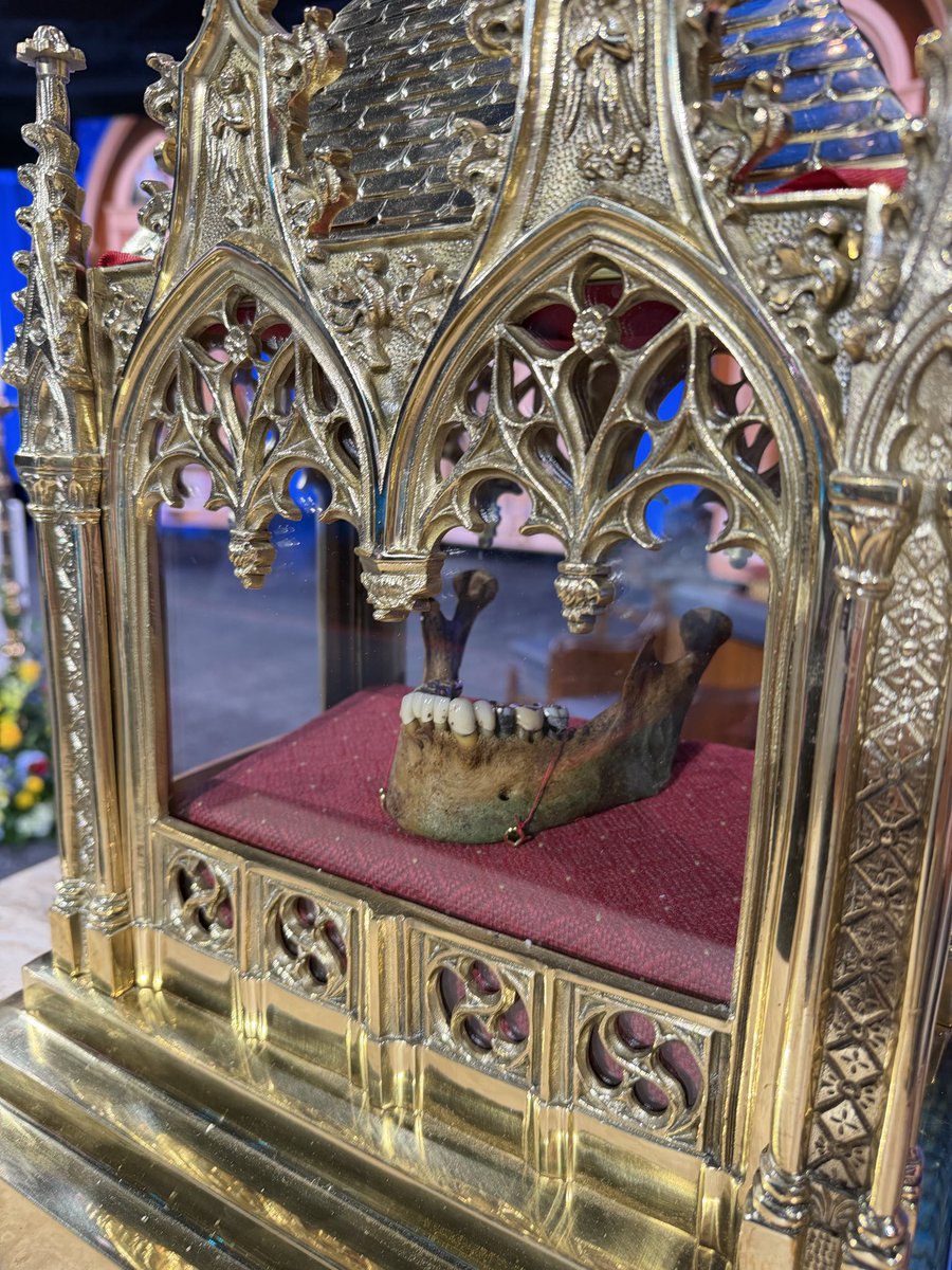 GretchenOSV's tweet photo. The incredible major relic of Blessed Fulton J. Sheen was presented at Mass by the Engstrom family. It was Fulton Sheen who interceded to God on behalf of baby James Fulton Engstrom in 2010. 

Bonnie Engstrom, James’ mother, had prayed for the intercession of Archbishop Fulton J. Sheenduring her pregnancy, and she implored his help when her son was born without a pulse. 

As the doctors were preparing to pronounce the newborn dead, he took a breath and his heart rate stabilized.

Blessed Fulton J. Sheen, pray for us.