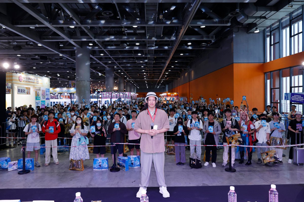 EmeraldDudz1's tweet photo. Just left the most hype anime convention—met my favorite seiyuu, scored limited-edition merch, and spent 8 hours geeking out with fellow fans. Already counting down to next year! https://t.co/3DncAkdt9G