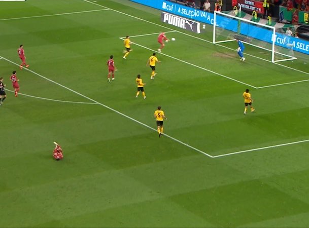 FootballXtraa__'s tweet photo. 🚨CRISTIANO RONALDO MISSES A BIG CHANCE!!! https://t.co/15AgQgkyfv