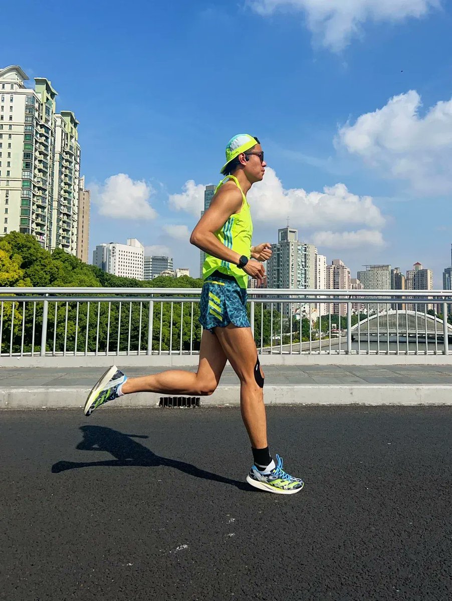 VicentaBus7w6z's tweet photo. Just finished a 5km run and my legs are jelly but my chest feels so light—this quiet glow after pushing through is unbeatable. https://t.co/Kg8q6H6oO2