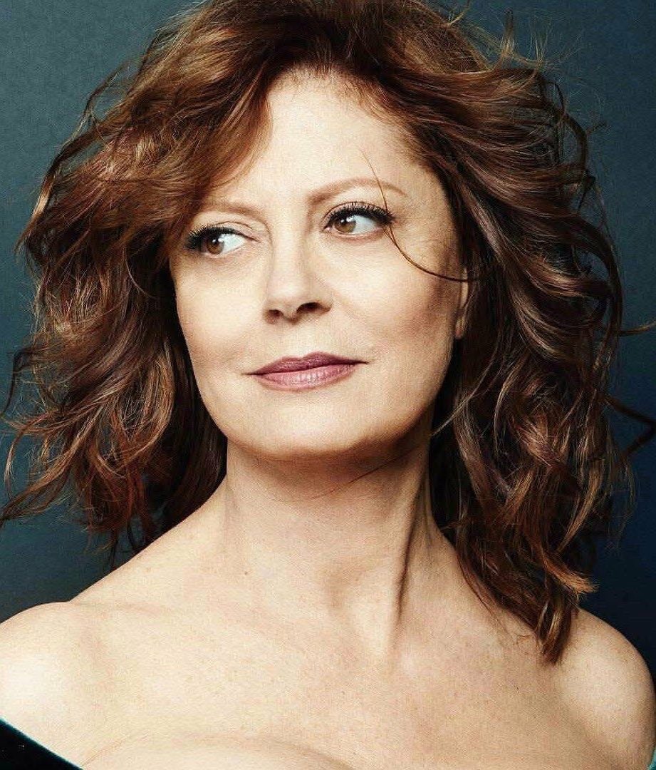 PopBase's tweet photo. Hannah Einbinder and Susan Sarandon were detained by police this afternoon in New York City while protesting Benjamin Netanyahu’s speech at the U.N. assembly. https://t.co/JNctL7zoCf