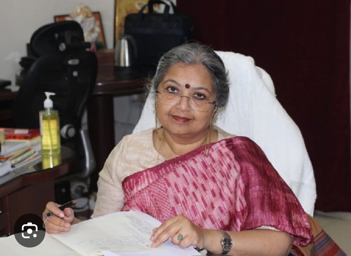 MamtaTripathi80's tweet photo. जस्टिस विक्रम नाथ देश के अगले CJI होंगे…फ़रवरी 2027 में वो CJI की कुर्सी पर बैठेंगे!!

जस्टिस विक्रमनाथ की पत्नी प्रो. संगीता श्रीवास्तव इलाहाबाद यूनिवर्सिटी की कुलपति हैं, 16 सितंबर 2026 को उनका कार्यकाल दूसरी बार पांच साल के बढ़ाया जा चुका है…

किसी केंद्रीय विश्वविद्यालय में दूसरी पारी पाने वाली पहली महिला कुलपति हैं संगीता जी!!