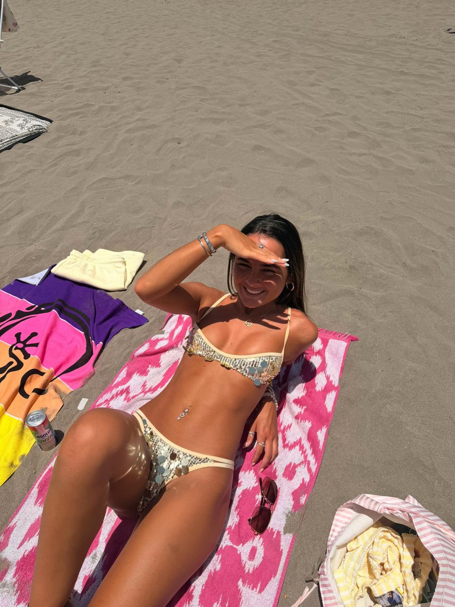 nilad98's tweet photo. Tiarnach from Belfast showing off her incredible bikini body 😍 #wankchat #bikini https://t.co/FTLHNSjbyU