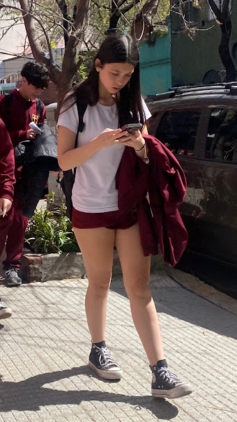 markobouzat1's tweet photo. y la ganadora al concurso de ver quien tenia el shorcito o la pollerita mas corta del curso es para... https://t.co/iyEd4CSiPK