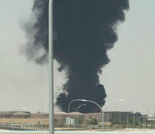 Tawfiq_Zaid2's tweet photo. بعد استهدافه من قبل #قوات_صنعاء..الخطوط الجوية الفرنسية تعلق رحلاتها إلى مطار الرياض

أعلنت شركة الخطوط الجوية الفرنسية"دإير فرانس" الخميس، تعليق جميع رحلاتها الجوية من وإلى الرياض حتى28سبتمبر الجاري

وقالت الشركة،إن تعليق الرحلات يأتي في إطار التطورات الأمنية التي تشهدها المنطقة https://t.co/BRPvGz3YzY