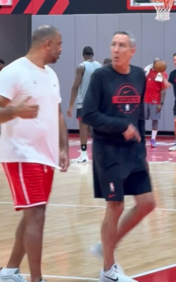 Z_bball30's tweet photo. What are they cooking? #rockets https://t.co/LaVIvWMtyw