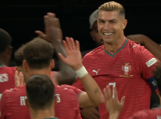 FootballXtraa__'s tweet photo. 2-0 Portugal 🇵🇹 

RONALLLDOOOOOO 🐐 EXTENDS PORTUGAL’S LEAD https://t.co/mIG7jsQ5uo