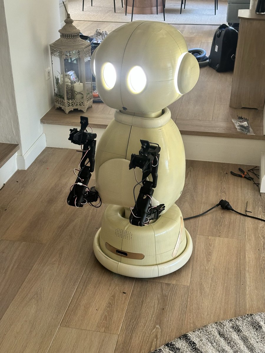 alex404's tweet photo. @AMR_Intel Un robot sur lequel j’ai travaillé y’a quelques mois ^^ https://t.co/UGD0NZlp1o