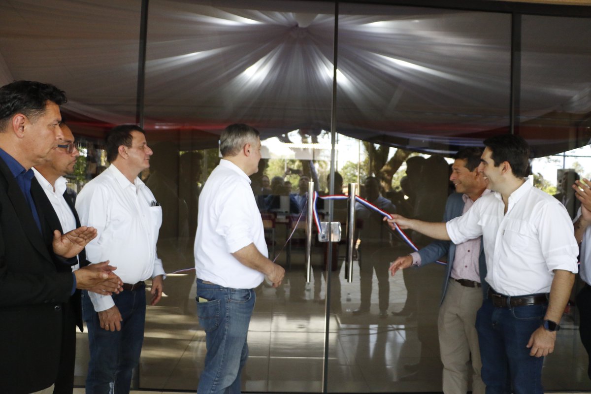 MECpy's tweet photo. Acompañamos la inauguración de la nueva Biblioteca Municipal, ubicada en la Plaza Héroes del Chaco de la ciudad de José Domingo Ocampos, departamento de Caaguazú. https://t.co/L8H8qEouZX