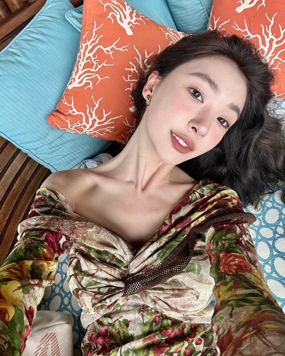 Junior1997BTS's tweet photo. Greetings from my side ✨ every small step matters, and you’re doing amazing. ☀️
cQGD https://t.co/Vkt25wXtSR