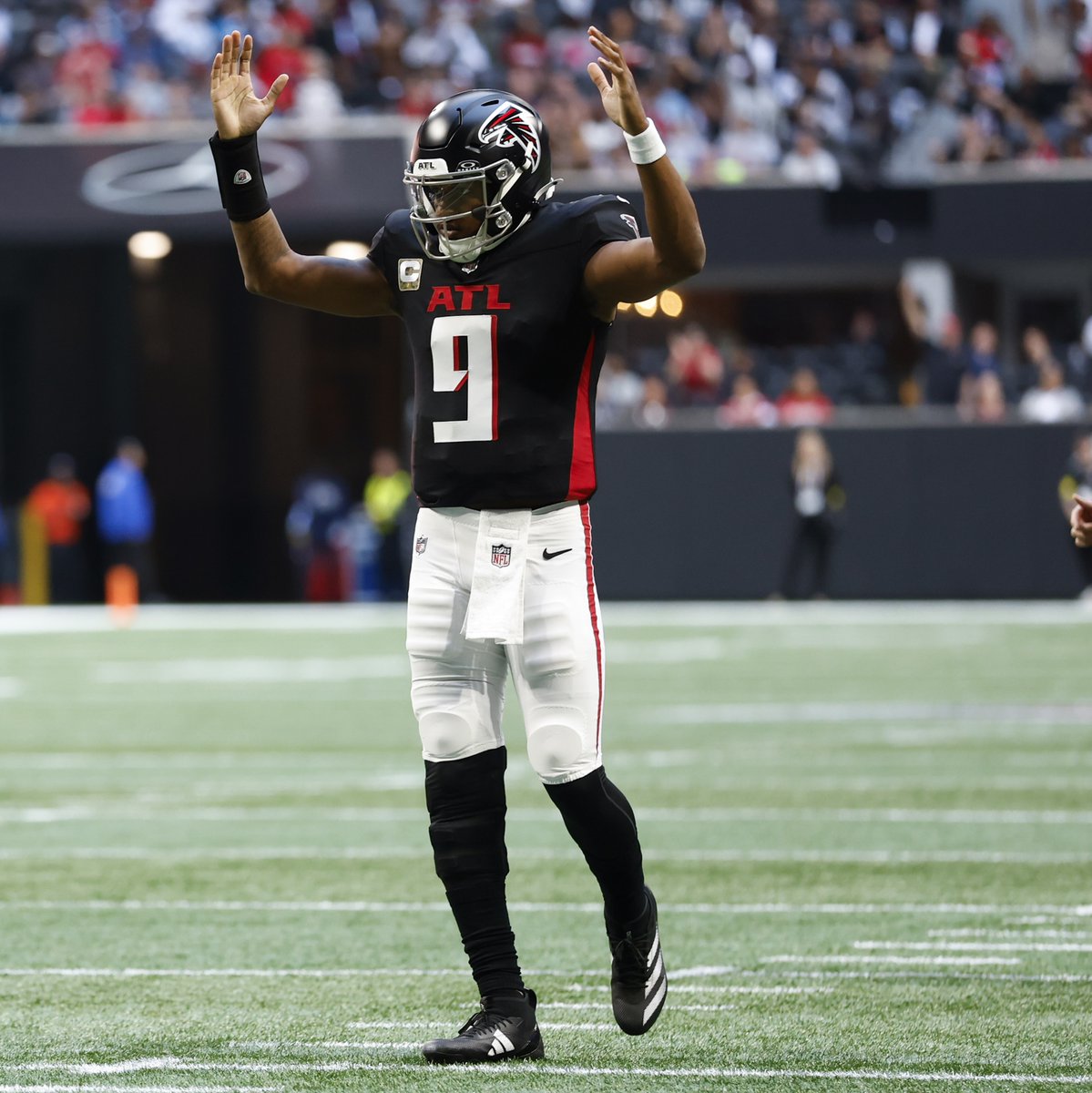 DKSports's tweet photo. Predict the EXACT number of passing yards that Michael Penix Jr. will record in his season debut against the Packers ✍️

Lock in my friends, you know I'll be back later to check these replies 🧐 https://t.co/RfwajBlqiM