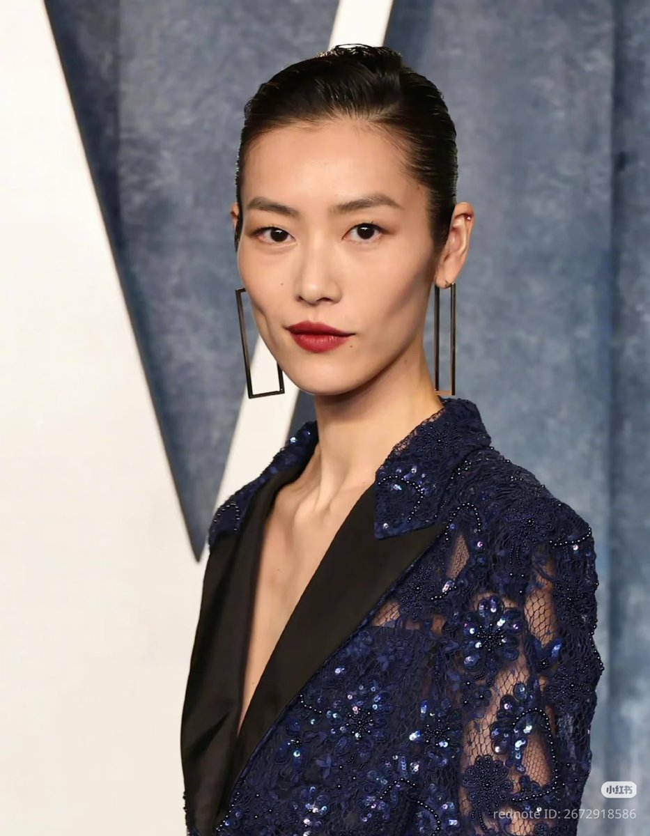 zhenhuanjie's tweet photo. This is Liu Wen, China’s first supermodel 

She was the 1ST Chinese model to walk the Victoria’s Secret Fashion Show, 1st East Asian spokesmodel for Estée Lauder, and the 1st Asian model to make Forbes’ annual highest-paid models list

Second pic: Liu Wen pictured with her bf https://t.co/Nz5bLxhti0