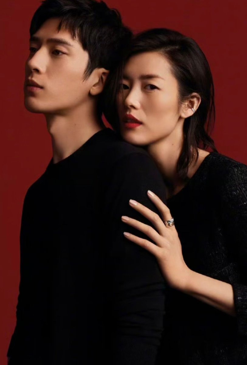 zhenhuanjie's tweet photo. This is Liu Wen, China’s first supermodel 

She was the 1ST Chinese model to walk the Victoria’s Secret Fashion Show, 1st East Asian spokesmodel for Estée Lauder, and the 1st Asian model to make Forbes’ annual highest-paid models list

Second pic: Liu Wen pictured with her bf https://t.co/Nz5bLxhti0