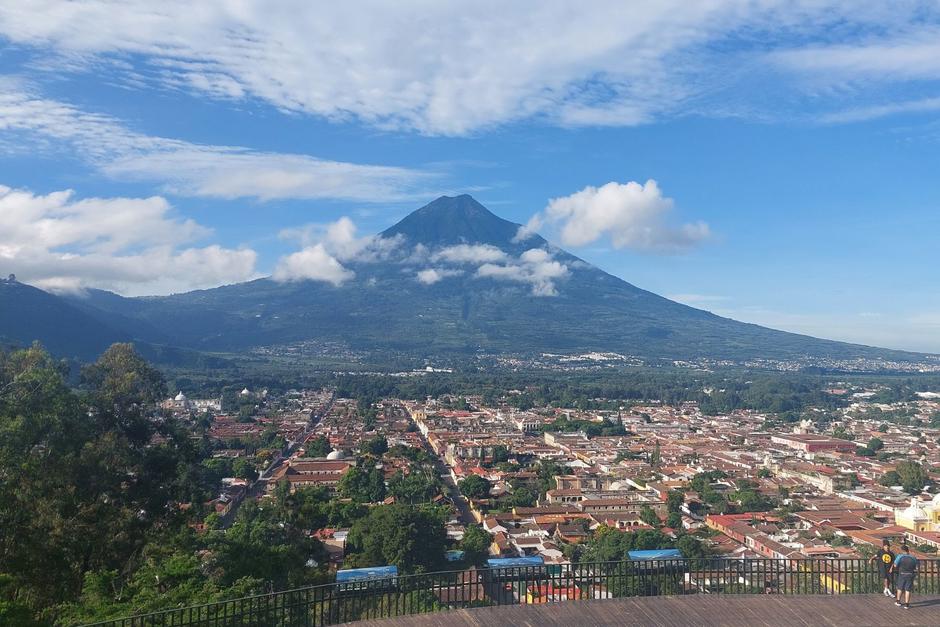 Paisajes, volcanes e historia: así se vive el Cerro de la Cruz en Antigua
