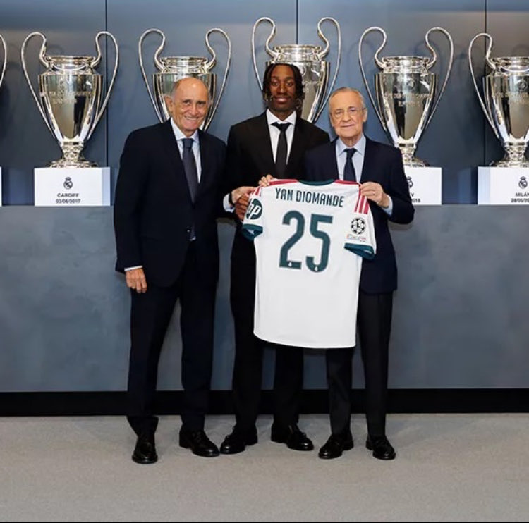 JosephDTOM's tweet photo. Yan diomande jersey  official from Real Madrid store 😏 https://t.co/cH5Tr4I1Ty