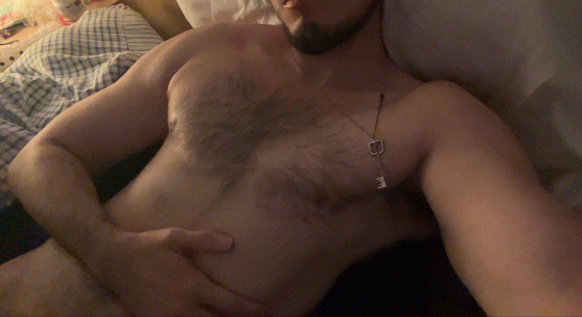 jaqscrutches's tweet photo. post surgery chill https://t.co/Didd17ef2p