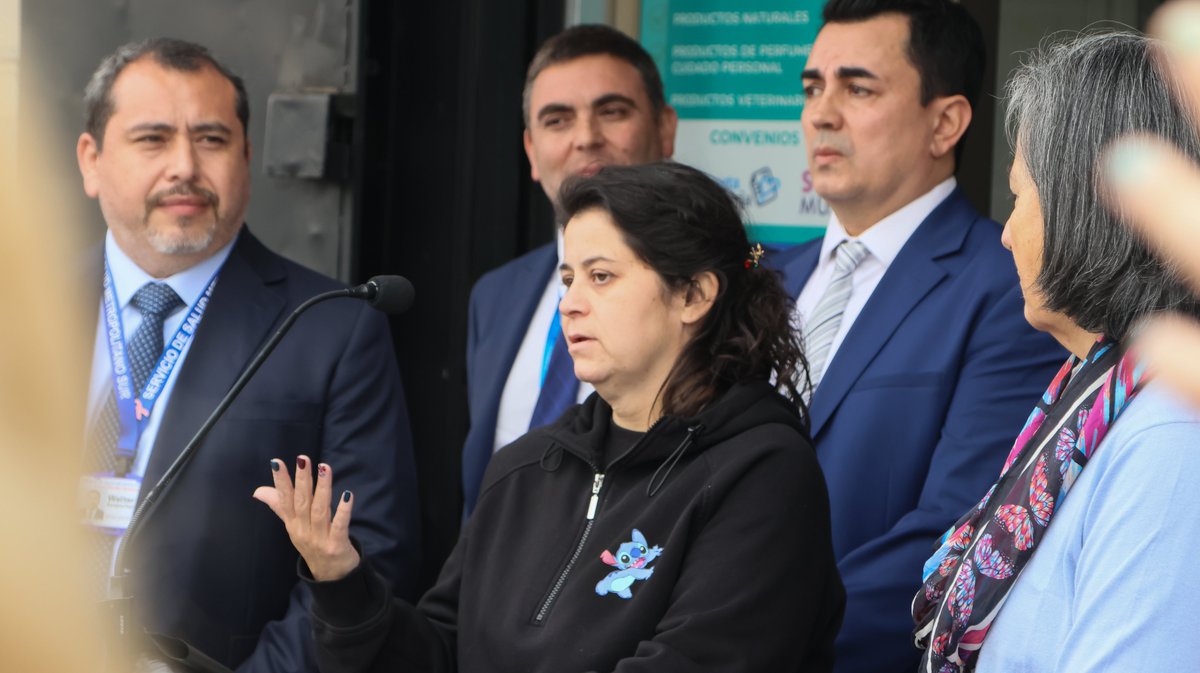 HBarrosLuco's tweet photo. 💊👏¡Una buena noticia para nuestros pacientes! 

Somos el primer hospital público de Chile en implementar el retiro de medicamentos gratuitos en farmacias privadas.

Más de 1.500 pacientes podrán retirar sus medicamentos más cerca de sus hogares.

➡️ https://t.co/Cq3i8K3ypD https://t.co/2FjFcl2Fua