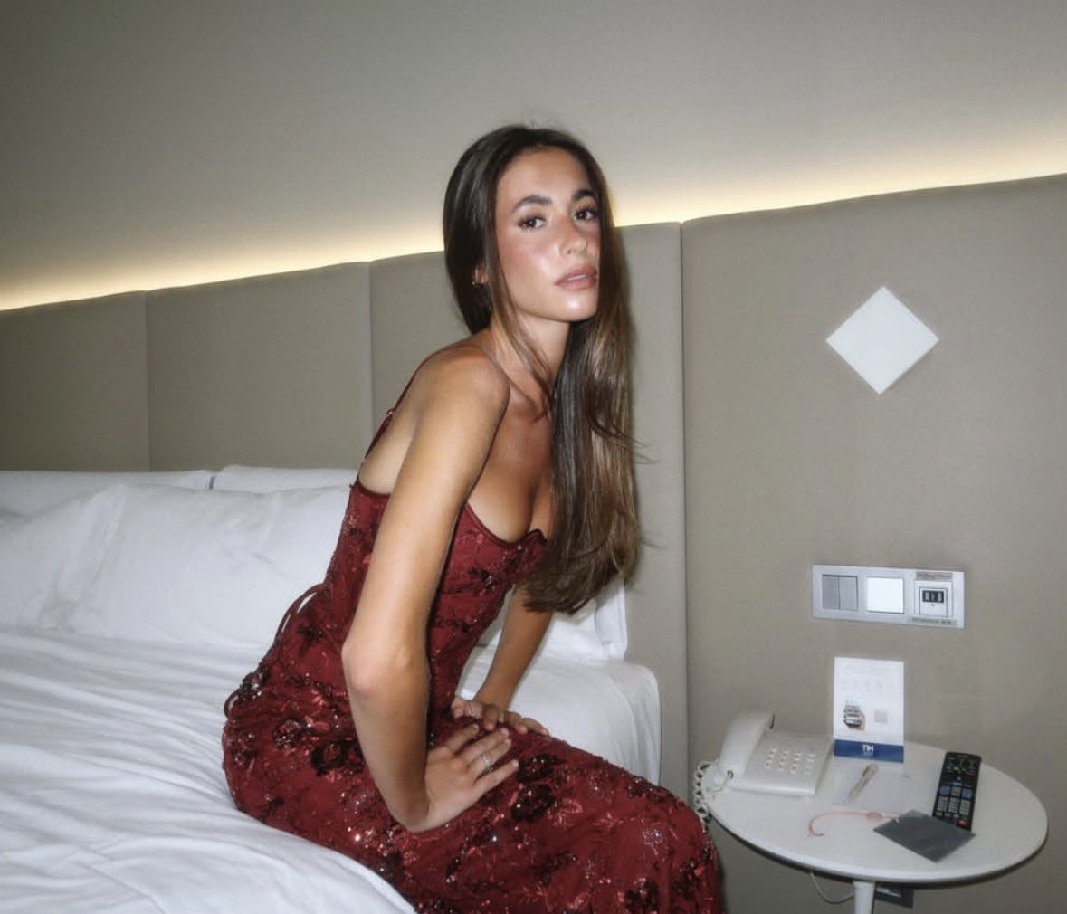 morodelsur's tweet photo. Lo de que esta mujer haya cambiado al novio por Alex Baena me tiene bastante loco https://t.co/xkHz5d2pB4