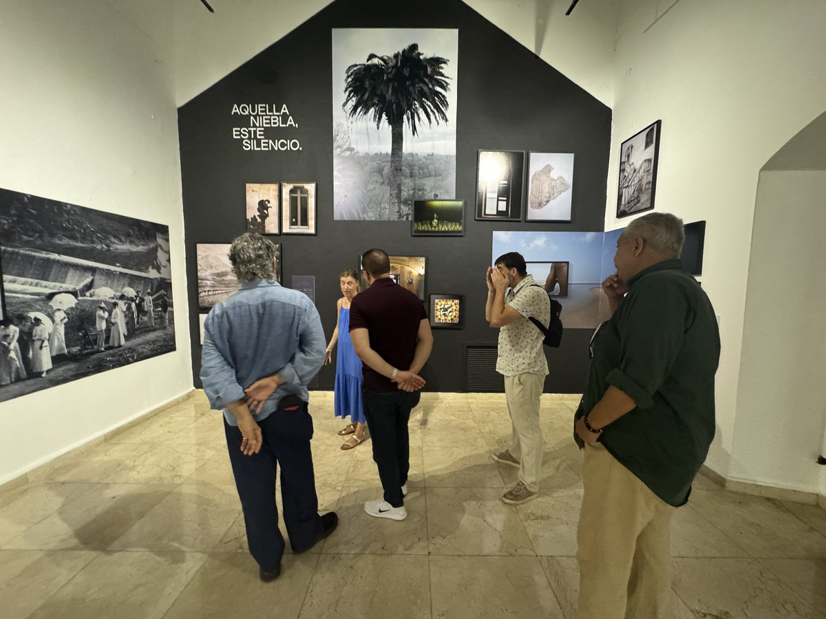 CentroImagenRD's tweet photo. Imágenes de la visita comentada realizada esta misma mañana por la artista española Judith Prat en su muestra Aquella niebla, este silencio que se presenta en la Sala Prats-Ventós del Centro Cultural de España Santo Domingo en el marco de la XII edición de Photoimagen @CCESD https://t.co/hNYX3lqeDO