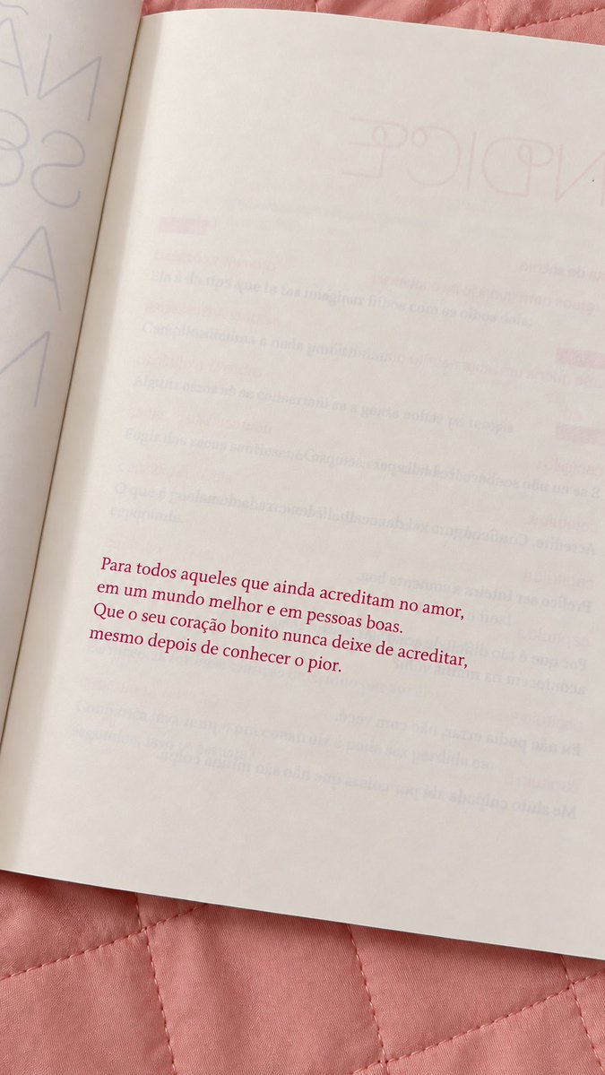 IsabelaaFreitas's tweet photo. Tudo que uma mulher precisa: “Não se apaixona, não”, flores, e alguém que te faça acreditar no amor 🩷 https://t.co/Nl4DHEAwkr