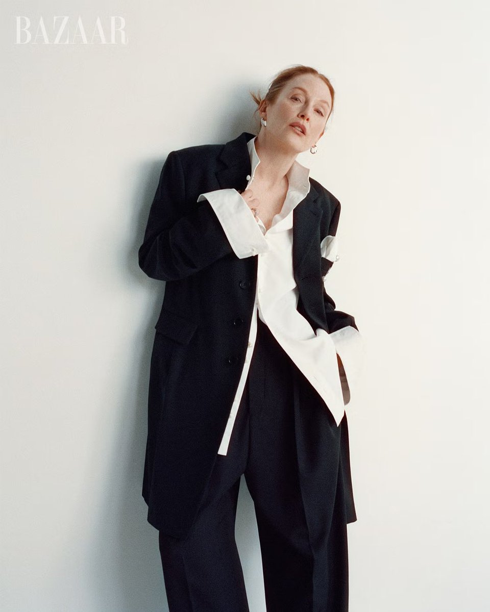 A24's tweet photo. “Julianne has been my favorite actress since I started watching movies about adults. I’m in awe of her talent.” The Debut writer and director Jesse Eisenberg on the inimitable Julianne Moore for @harpersbazaarus https://t.co/2pOEGHE5tu