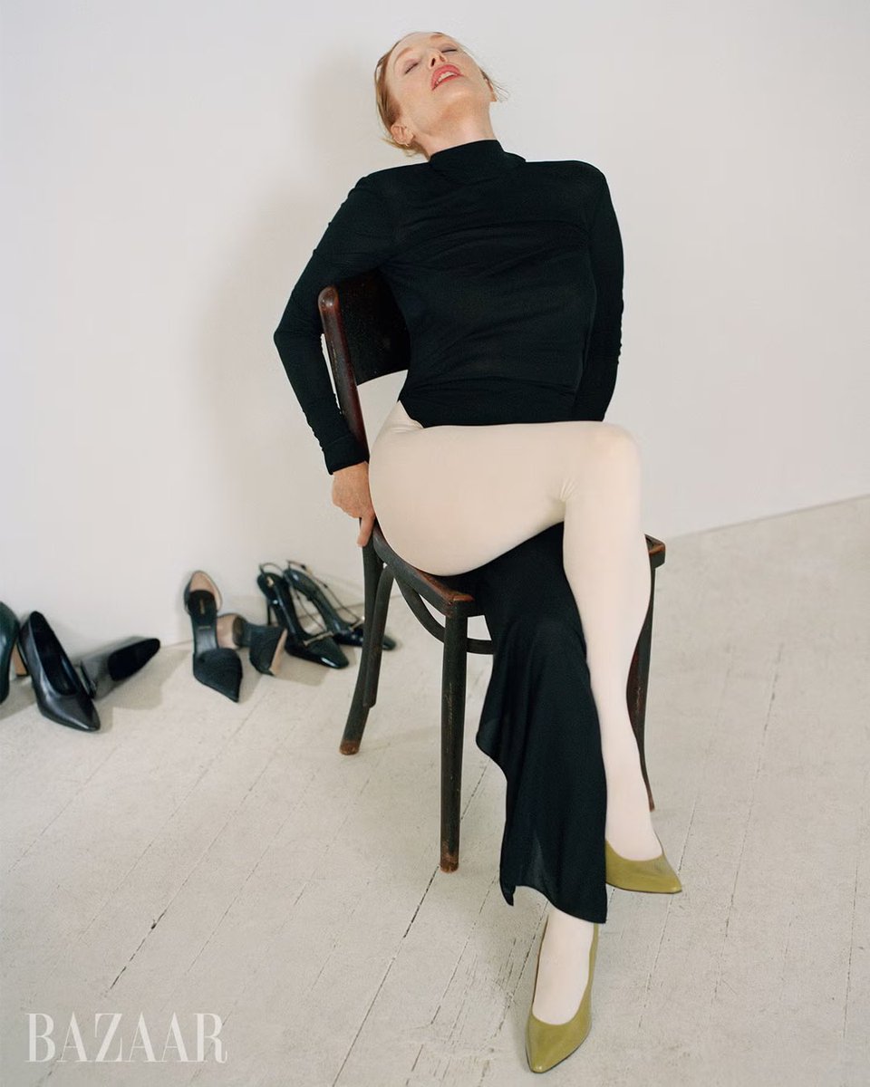 A24's tweet photo. “Julianne has been my favorite actress since I started watching movies about adults. I’m in awe of her talent.” The Debut writer and director Jesse Eisenberg on the inimitable Julianne Moore for @harpersbazaarus https://t.co/2pOEGHE5tu