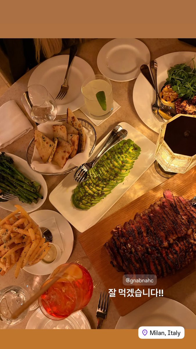 BangChanGlobal's tweet photo. 🎥 | [260924] - Bang Chan’s stylist shared that he treated the @fendi team to dinner at a classy restaurant to thank them for their hard work:

“An artist who hands you their personal card and tells you to go ahead and use it? That would be @/gnabnahc”

“@/gnabnahc thank you for the meal!!”

#BangChanxFendiSS27 
#BangchanxFENDI